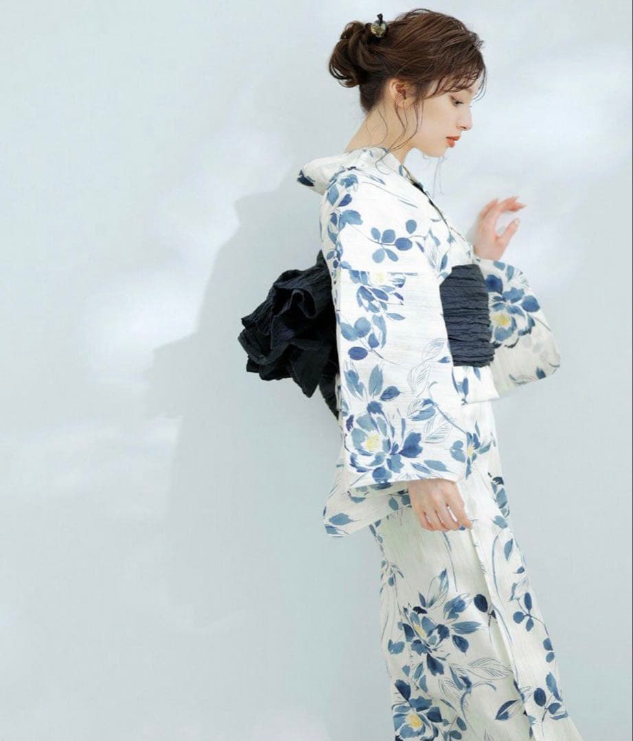 花柄浴衣セット 白　紺 フリーサイズ 新品未使用