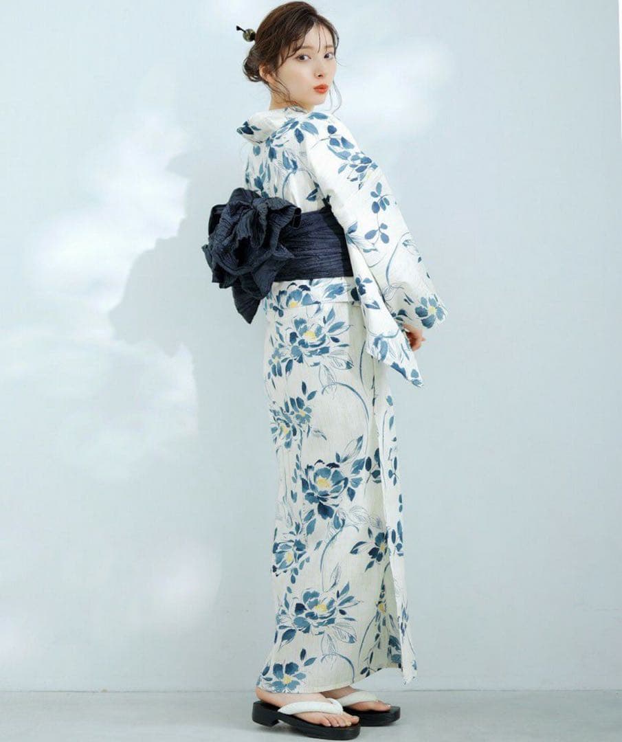 花柄浴衣セット 白　紺 フリーサイズ 新品未使用