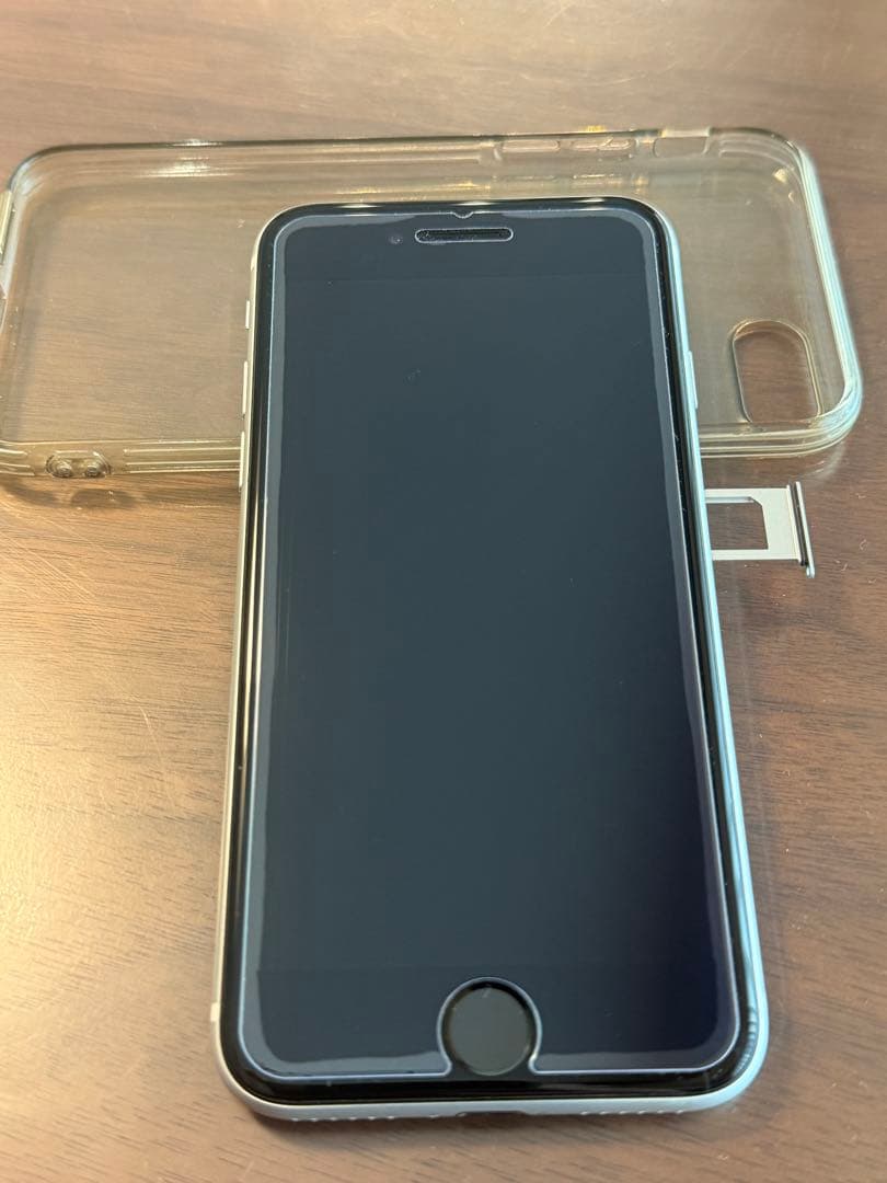 iPhone SE2 ホワイト64GB SIMロック解除済　3台セット売り可能