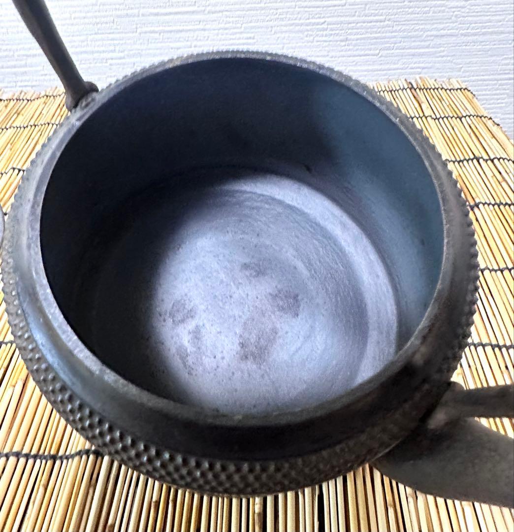 未使用品　昭和期南部岩鋳造　１５型草華文様　南部鉄瓶　南部鉄器　鉄瓶