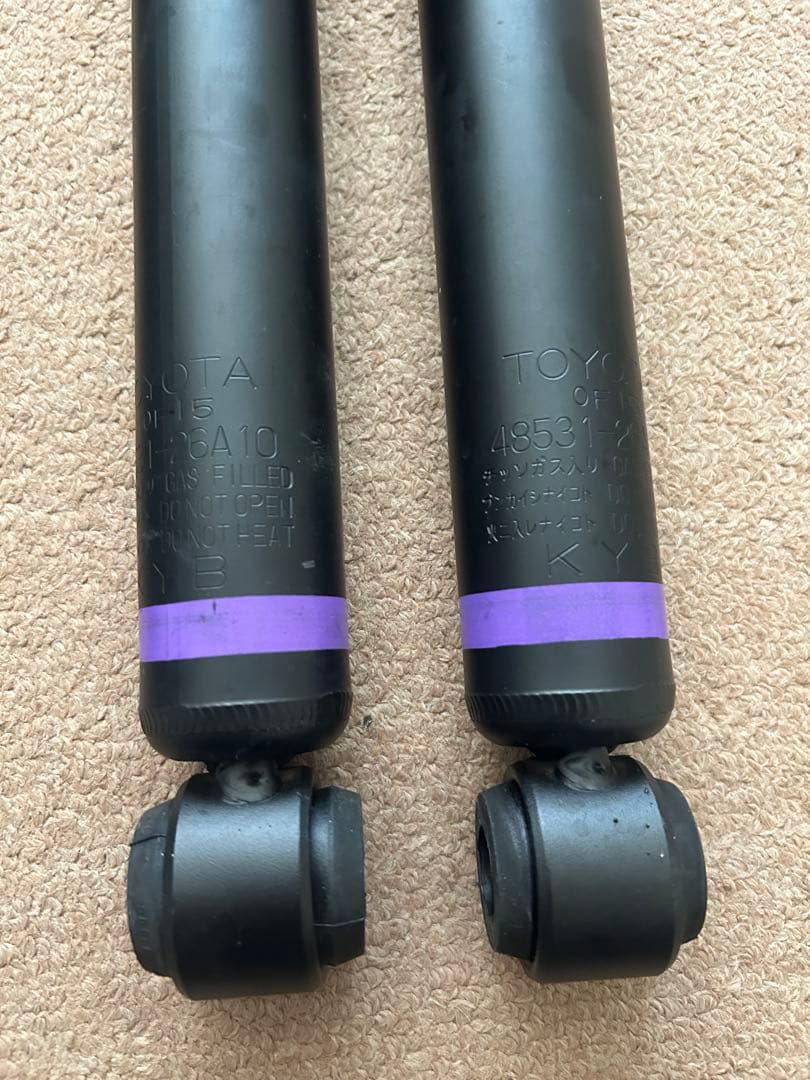 ハイエース200系7型新車外し ショックアブソーバー