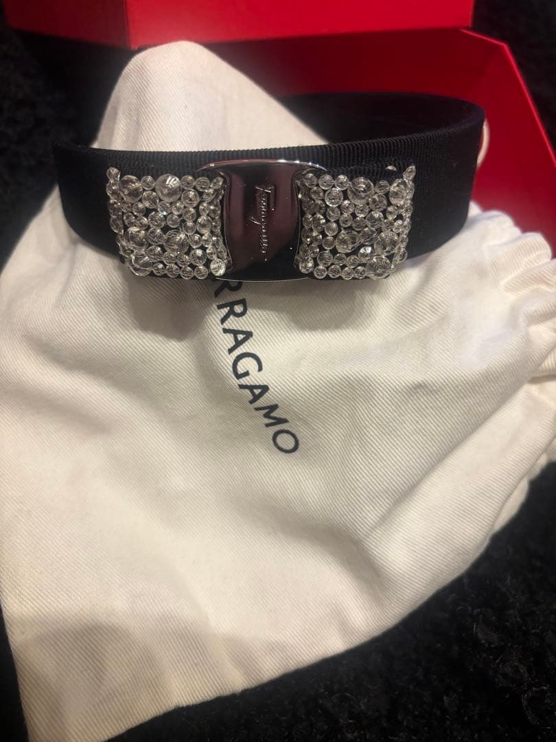 FERRAGAMO カチューシャ 新品　（箱無しで割引）