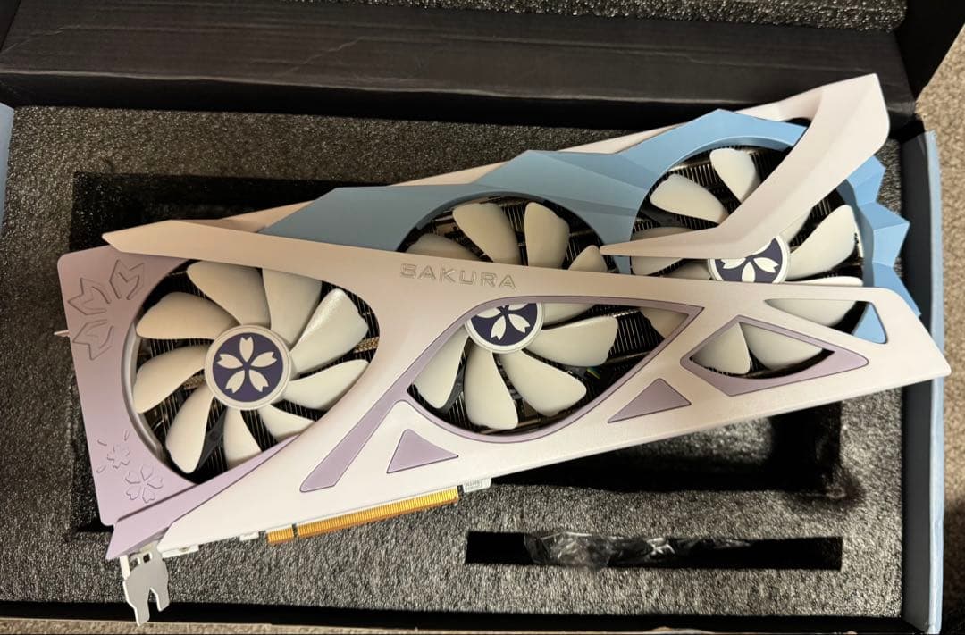 グラフィックボード・グラボ・ビデオカード Yeston Radeon RX7700XT 12GB Sakura Waifu
