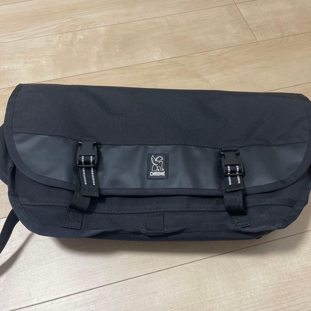 CHROME ブラック メッセンジャーバッグ