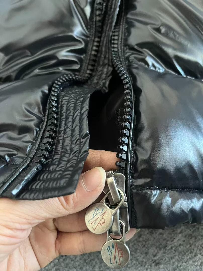 極美品 M☆oncler ブラック ダウンジャケット フード付き~~~