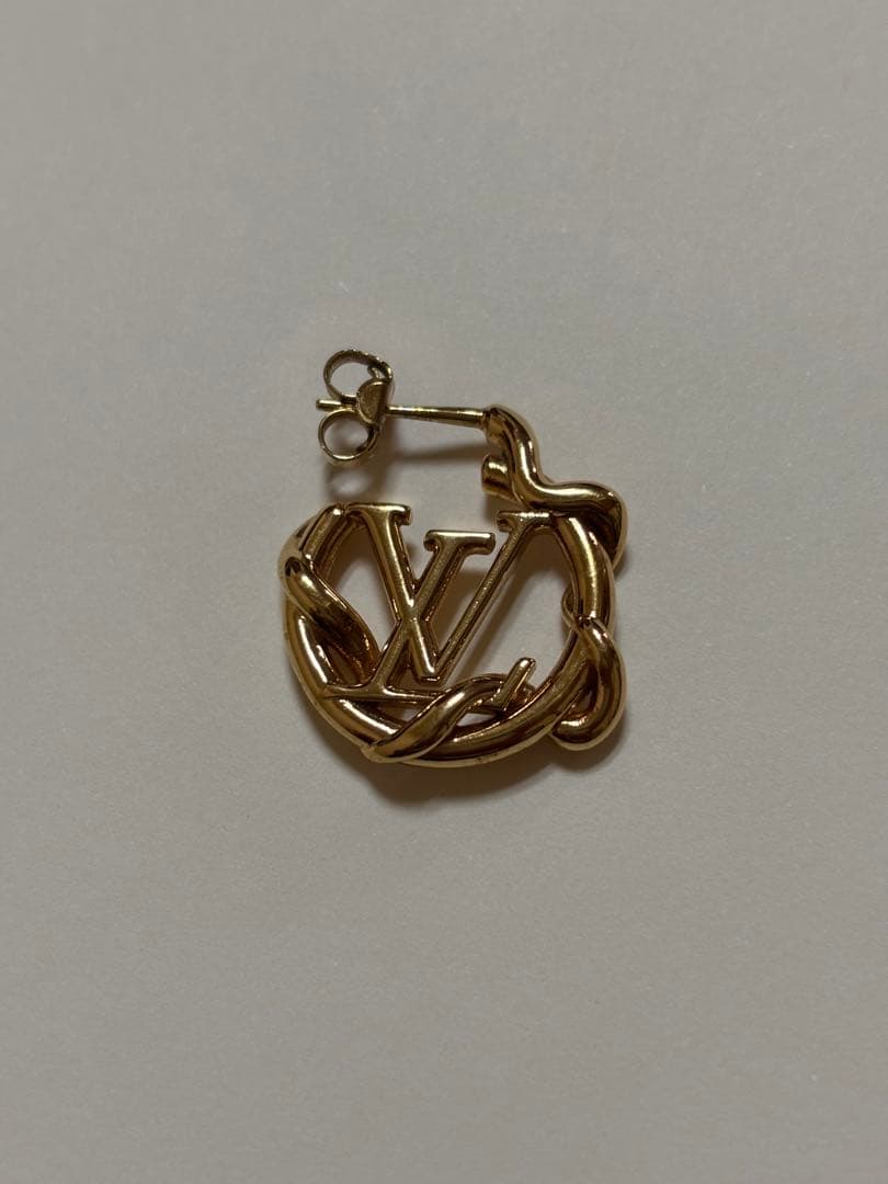 ゴールド ロゴデザイン ピアス(片耳用)