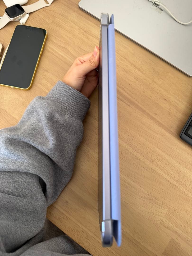 Apple iPad 本体　ケース付き