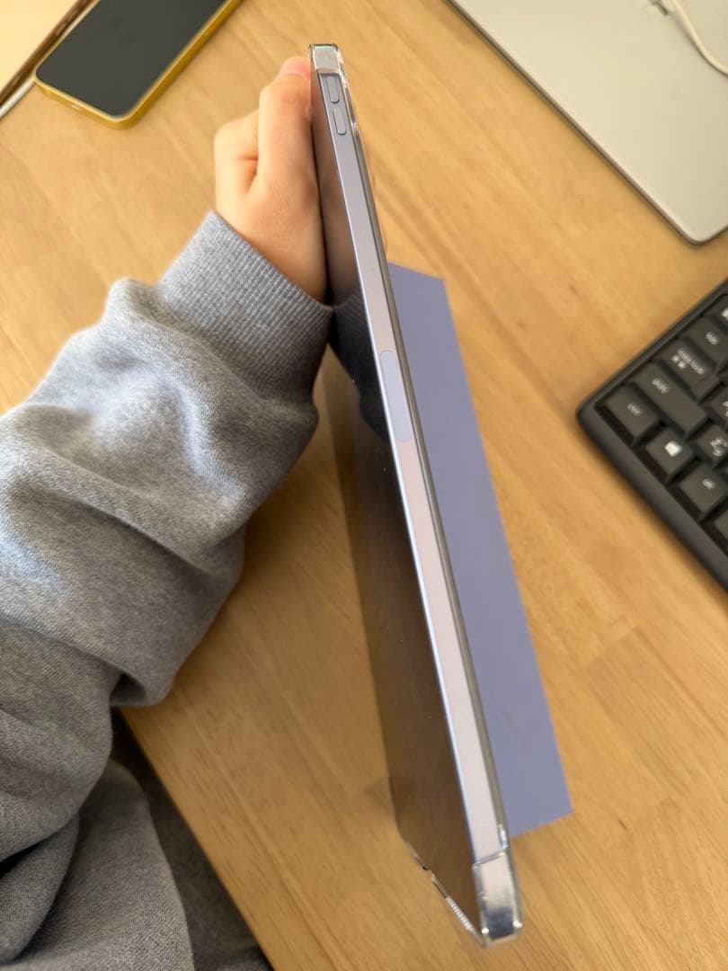 Apple iPad 本体　ケース付き