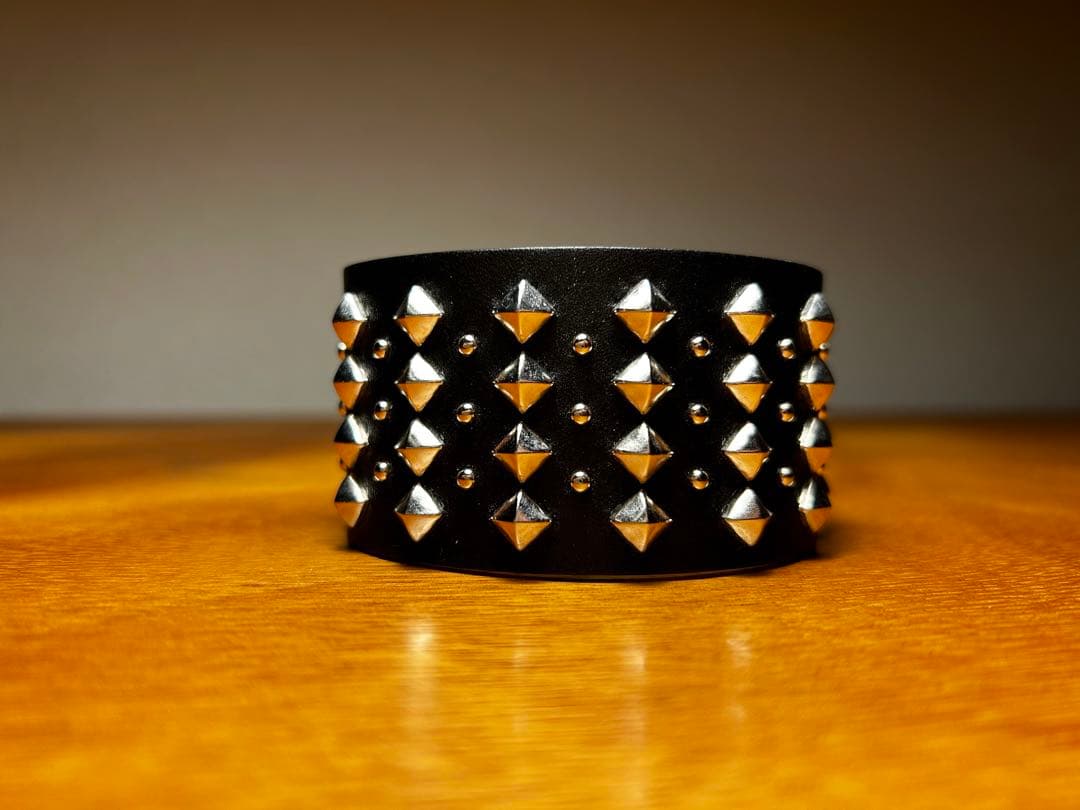 ALEXANDER McQueen スタッズレザーバングル　値下げ