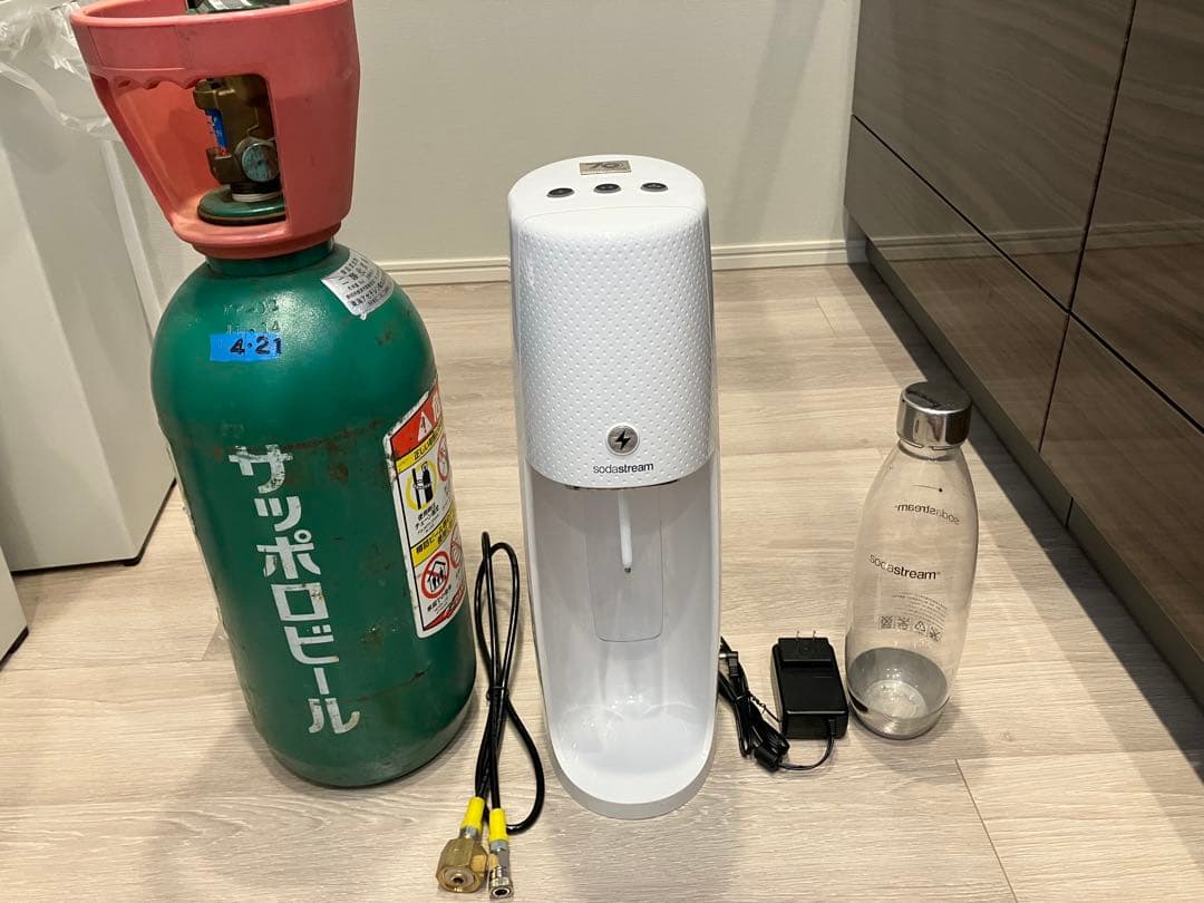 sodastream 炭酸水メーカー ホワイト➕ミドボンセット➕接続コードセット