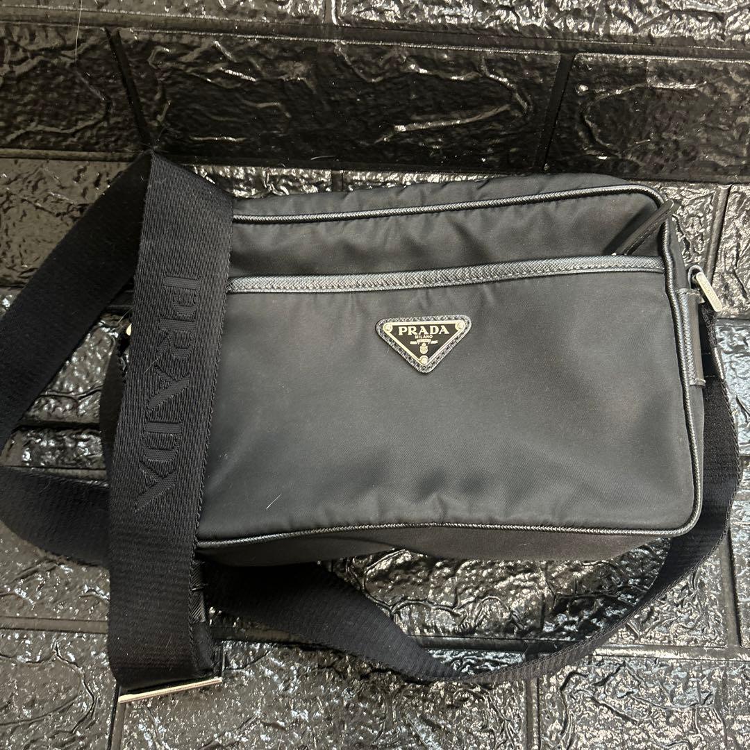 PRADA ブラック ショルダーバッグ