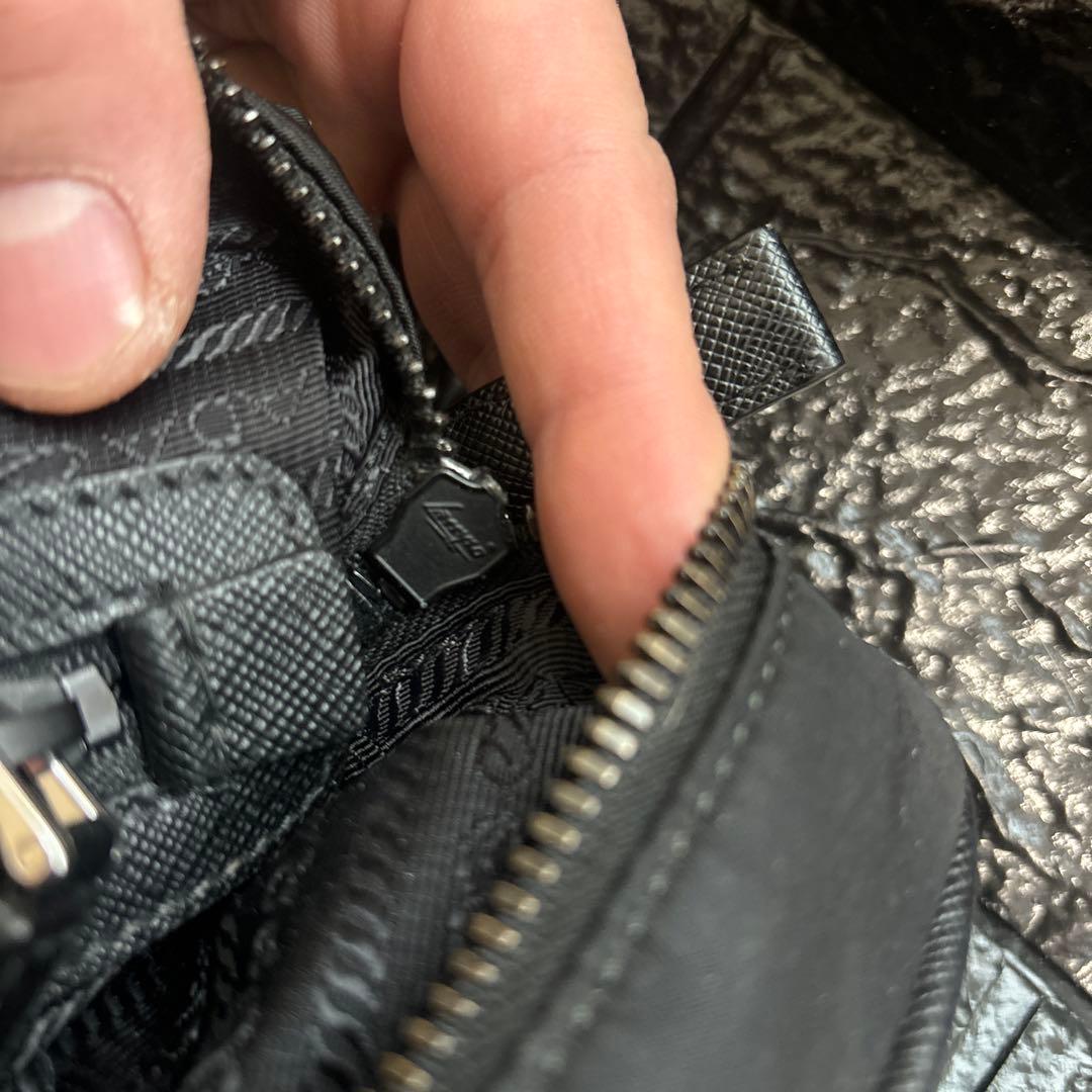 PRADA ブラック ショルダーバッグ