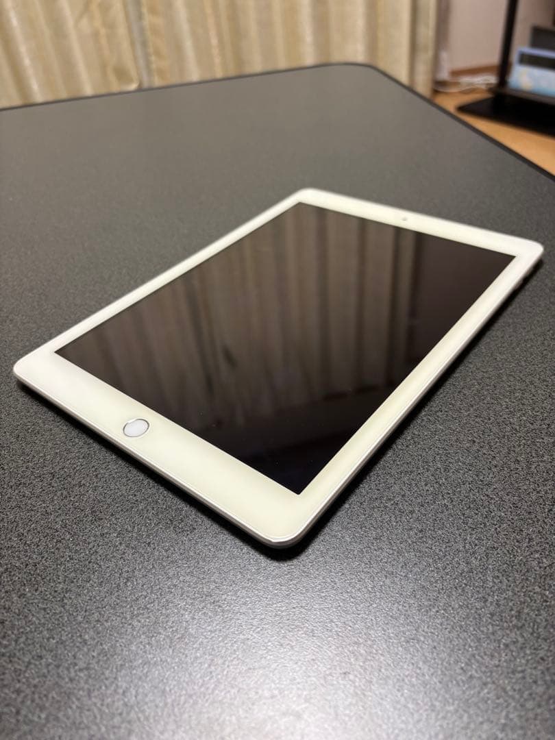 Apple iPad 第6世代 32GB カバーフィルム付き