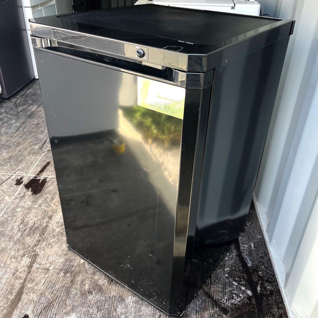 89取付無料！アイリスオーヤマスタイリッシュブラック4段トレー付き冷凍庫✨