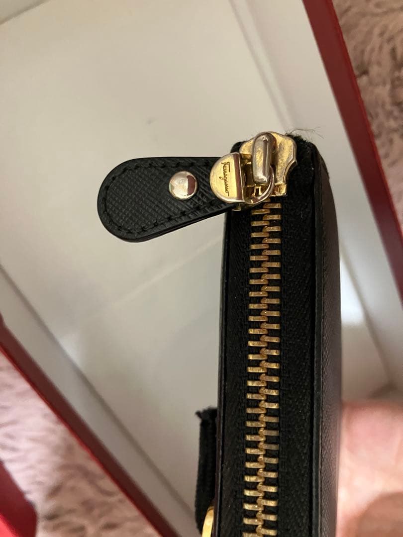 Salvatore Ferragamo ブラック長財布