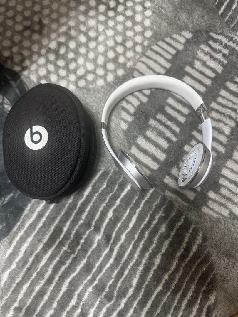 beats solo3 wireless 特別版シルバー