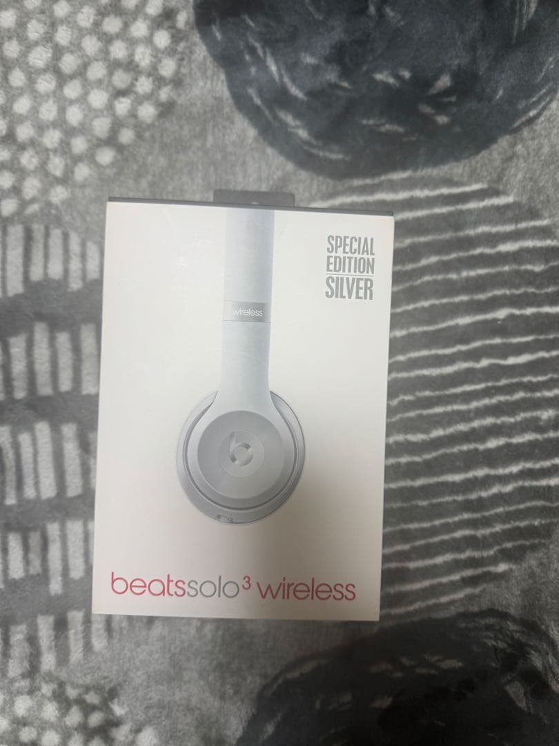 beats solo3 wireless 特別版シルバー