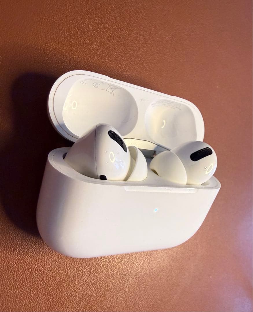 AirPods Pro（付属品付き）