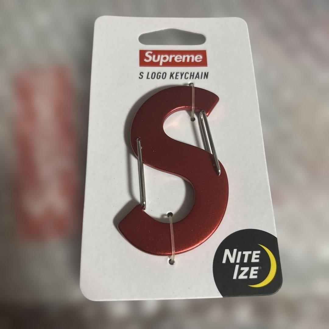 Supreme S Logo Keychain レッド