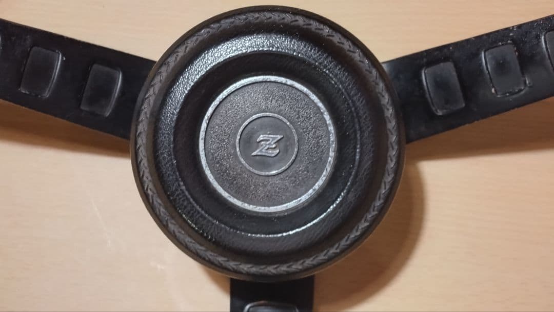 【ナオユ】フェアレディZ　Fairladyz　純正ステアリング旧タイプ