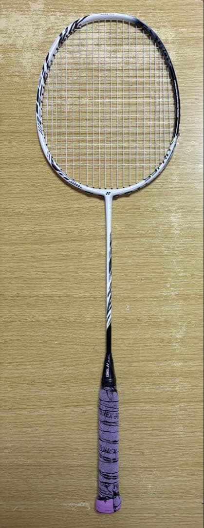 ヨネックス アストロクス99プロ バドミントンラケット 4UG5 極美品