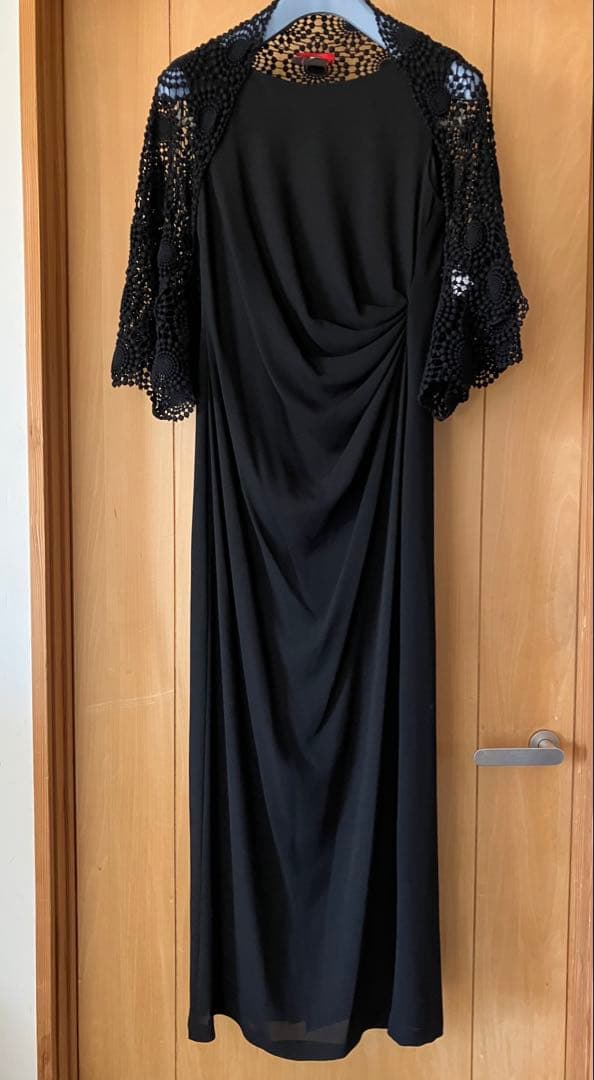 ストロベリー美品黒　パーティーロングドレスボレロ付き(hhilla)