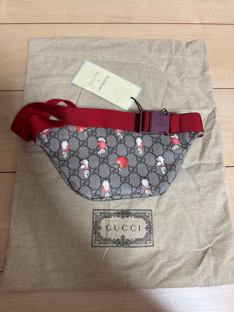 GUCCI ボディバッグ ウサギとリンゴ柄グッチ チルドレンズ ベルトバッグ新品