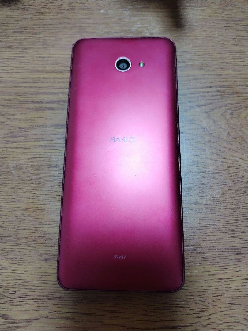 BASIO KYV47 赤 スマートフォン 本体　ケース付き