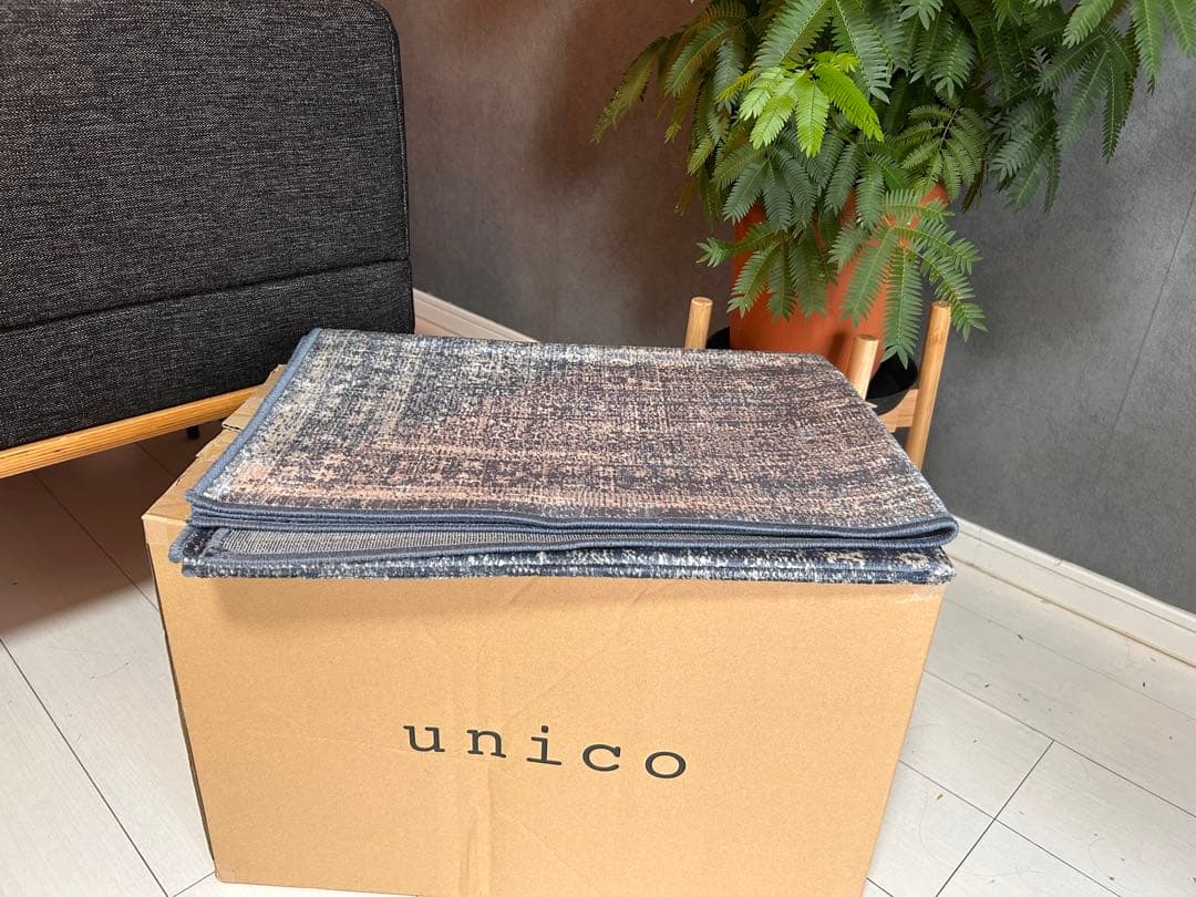 unico ネイビー NEVEL(ネヴェル) ラグ