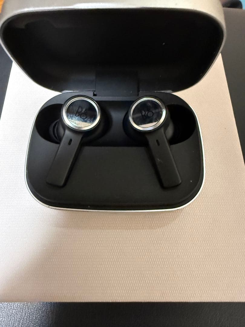 イヤホン Bang & Olufsen beoplay eleven