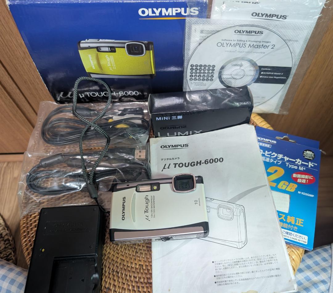 OLYMPUS μ TOUGH-6000 .防水デジタルカメラ.白.フルセット