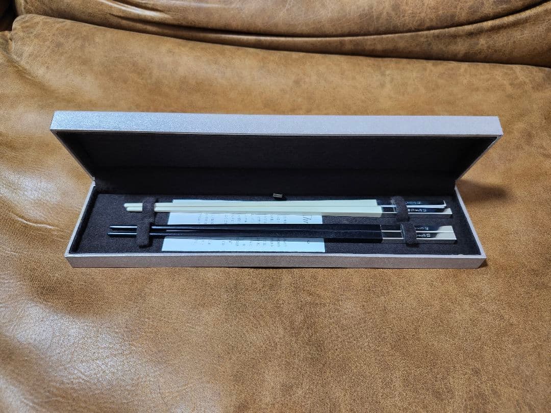 【新品】Christofle ユニ 箸 ペアセット ノワール＆ブランシュ　白・黒