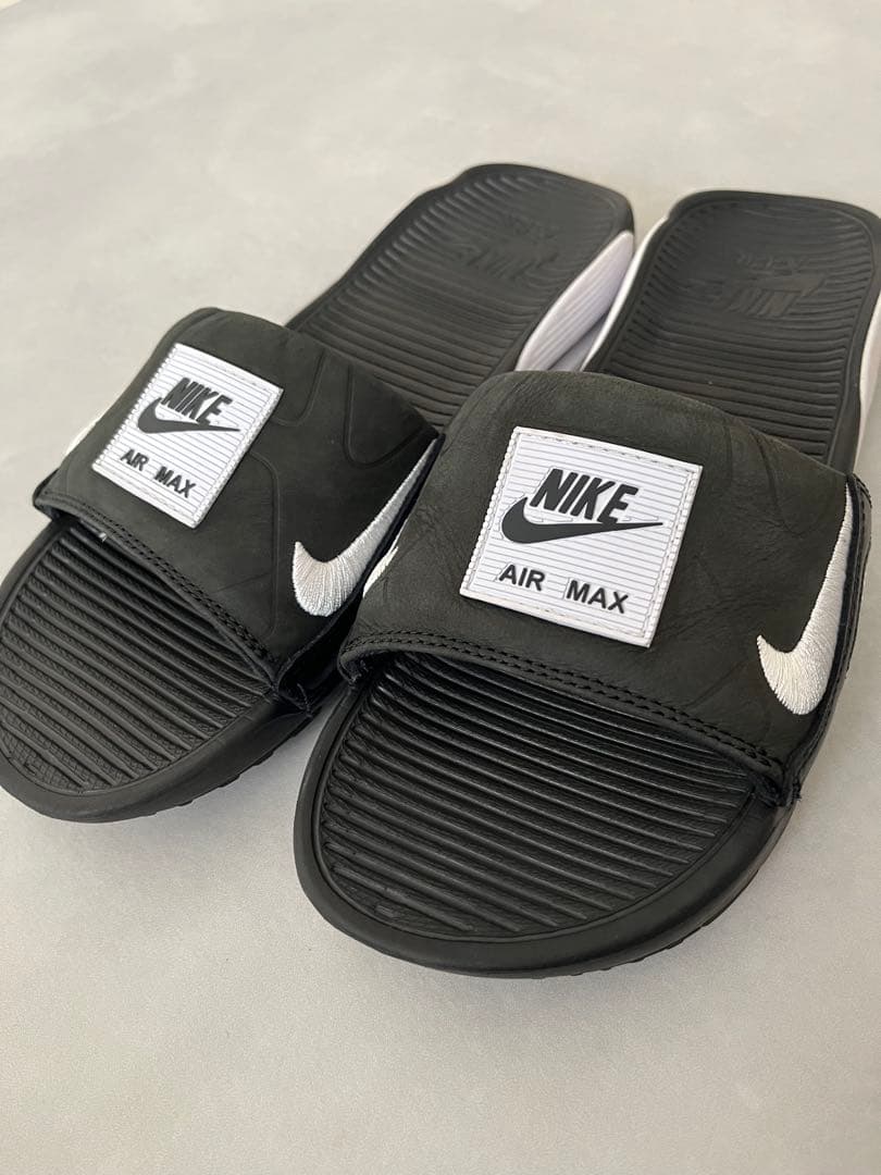 入手困難　Nike AIR MAX シャワーサンダル　白黒