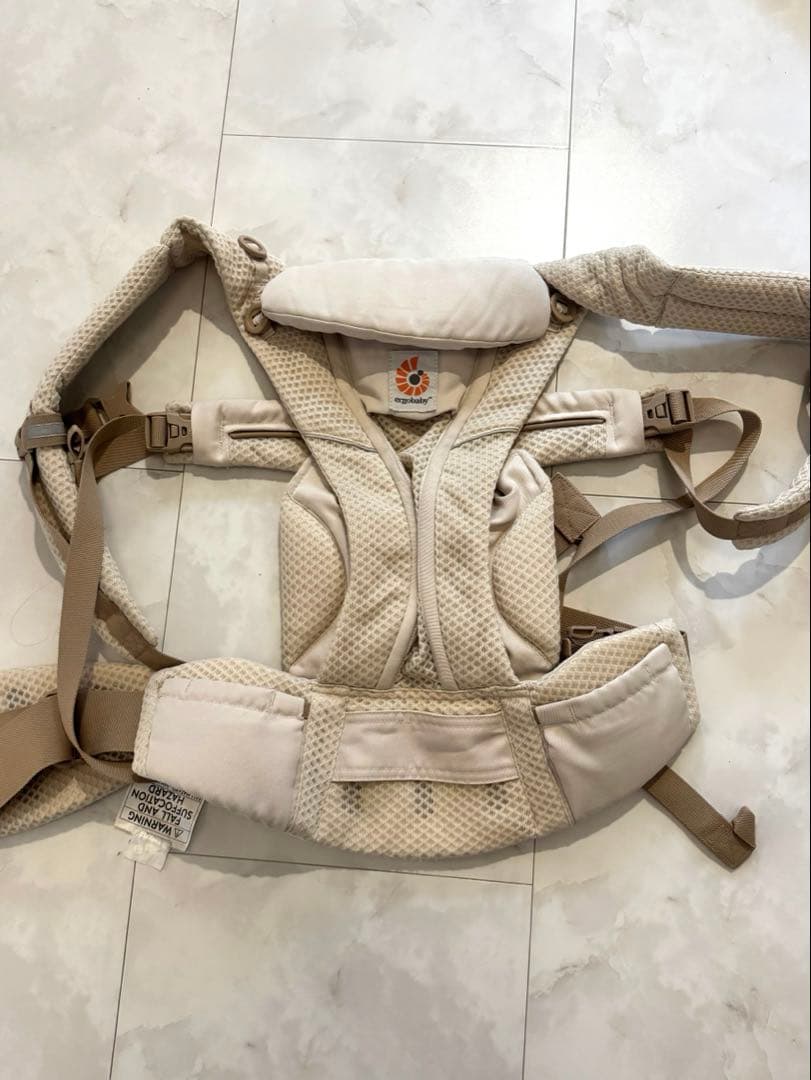 ergobaby ベージュ 抱っこ紐　オムニブリーズ