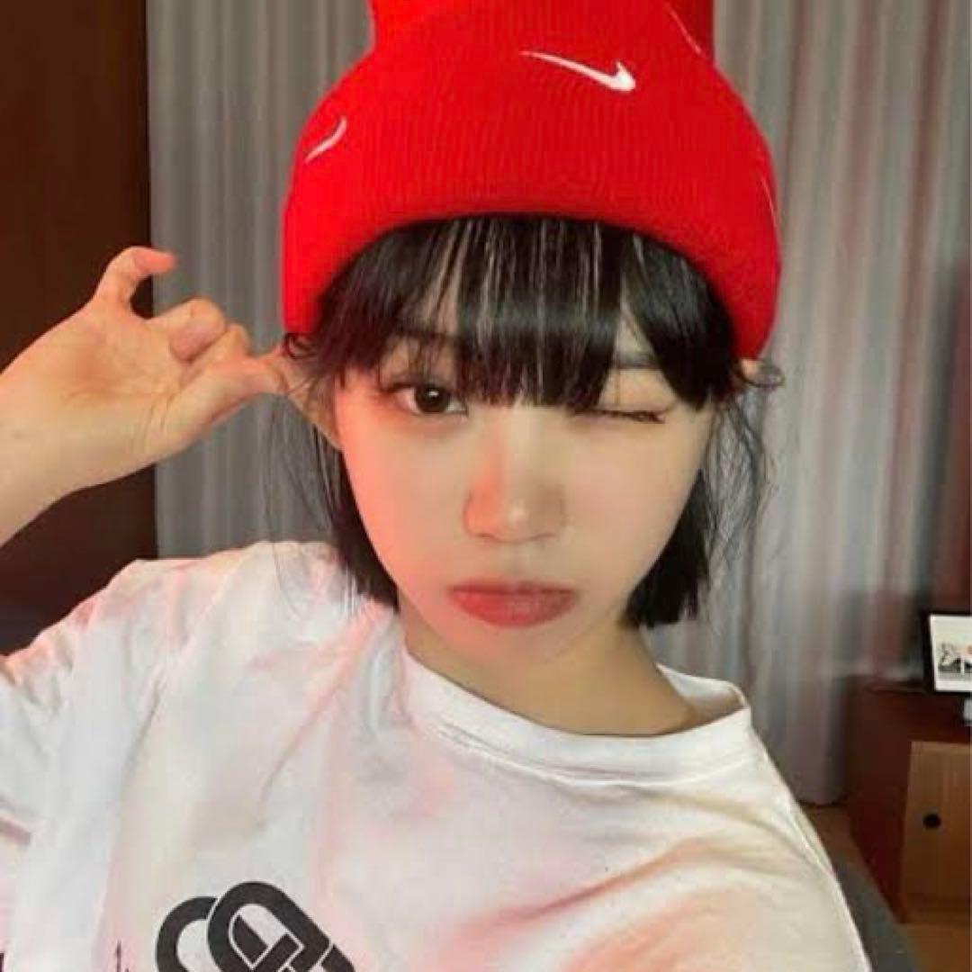[レア] nikeビーニー 赤(Le Sserafimチェウォン、ユンジン着用)
