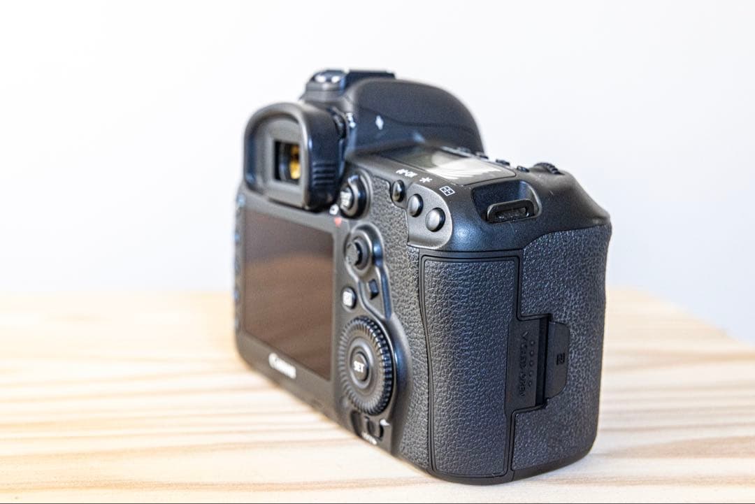 ₪ Canon EOS 5D Mark IV ボディ 中古