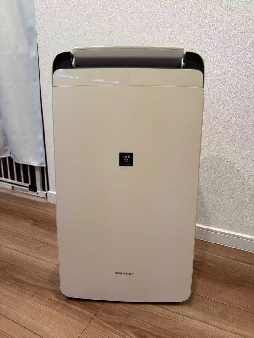 1ヶ月程度使用　SHARP 除湿機 CV-H120-W 2018年製　説明書付き
