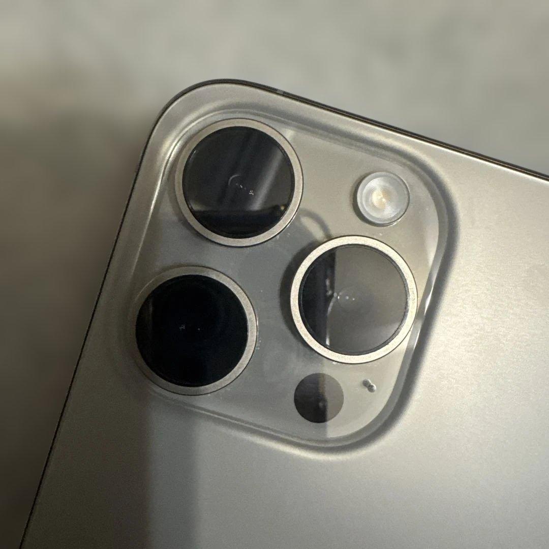 【美品】iPhone 15 Pro 256GB ナチュラルチタニウム(おまけ有