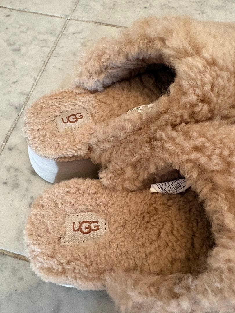 UGG ベージュ ファー サンダル