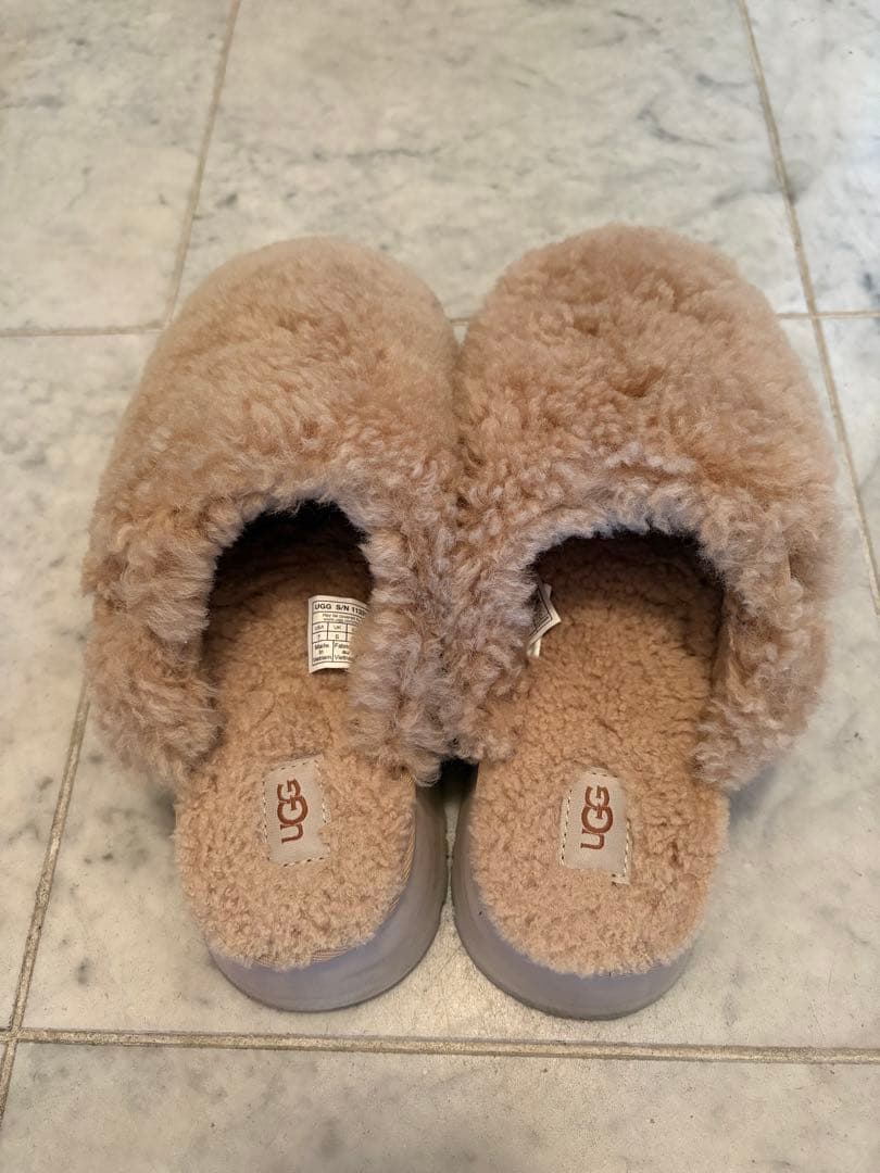 UGG ベージュ ファー サンダル