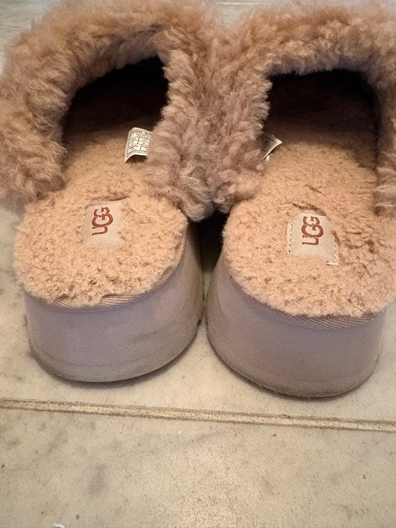 UGG ベージュ ファー サンダル