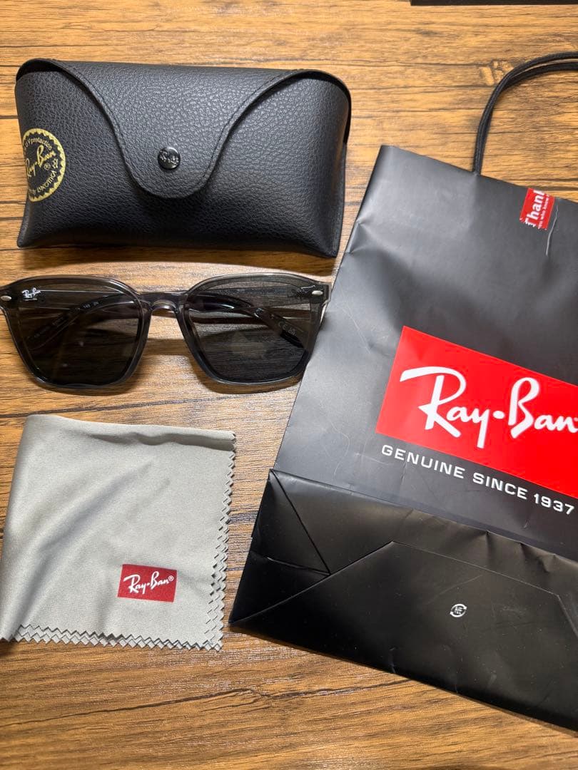 Ray-Ban サングラス　RB4392D