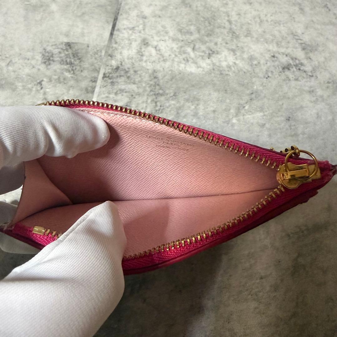 ルイヴィトン モノグラム ポルトカルト ジップ ケースフラワーピンク