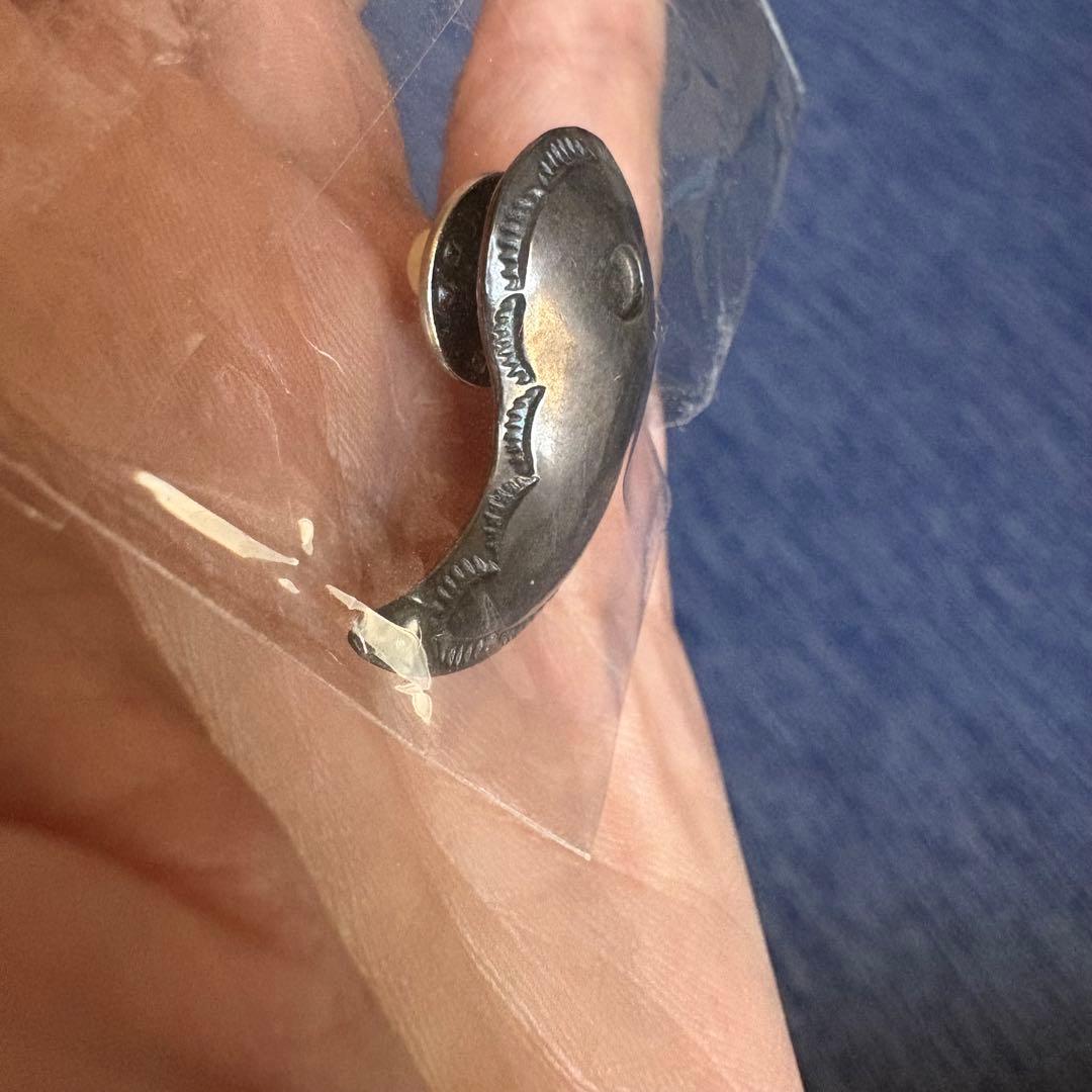 未使用　KAPITAL 勾玉　ブローチ　ピンバッジ