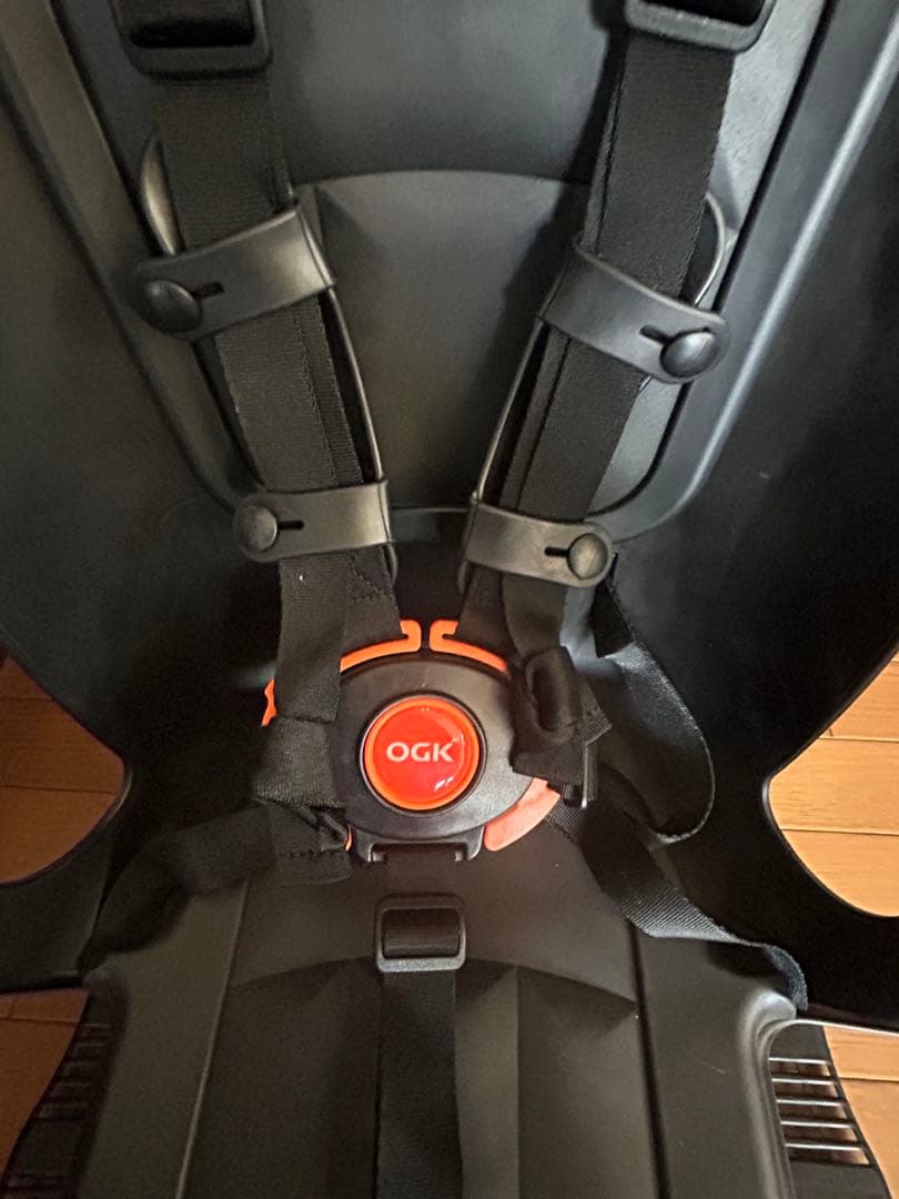 ヘッドレスト付きカジュアルリアキッズシート　1ヶ月使用の美品