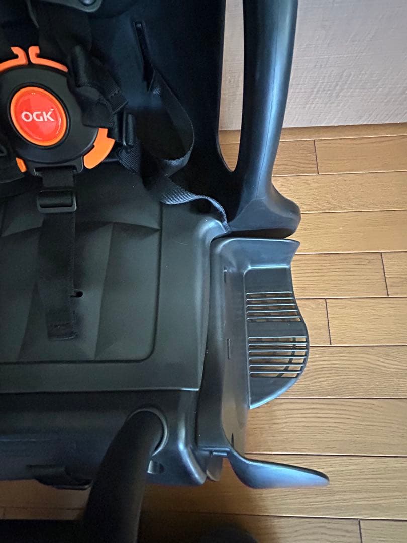 ヘッドレスト付きカジュアルリアキッズシート　1ヶ月使用の美品