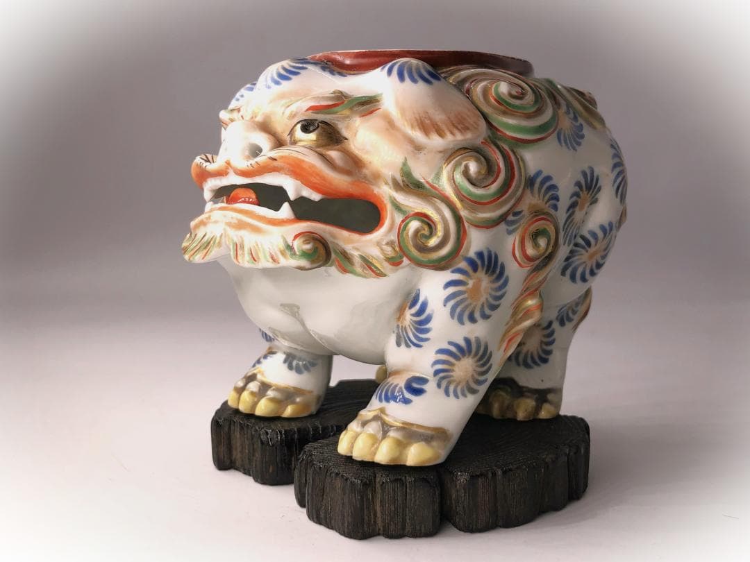 【 古陶磁 獅子香炉 】　白磁金彩色絵
