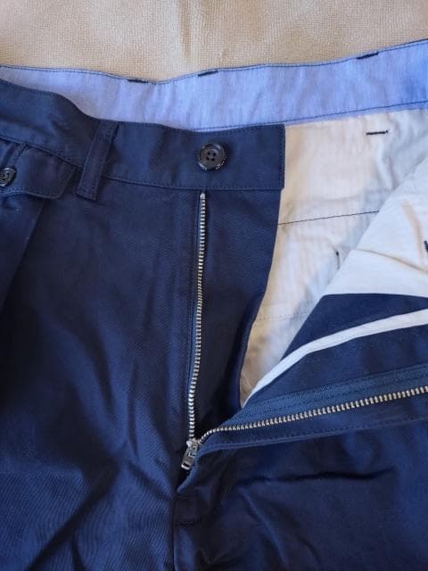 ビームスプラス　2プリーツパンツ　Sサイズ　ネイビー　定価：16,500円　新品