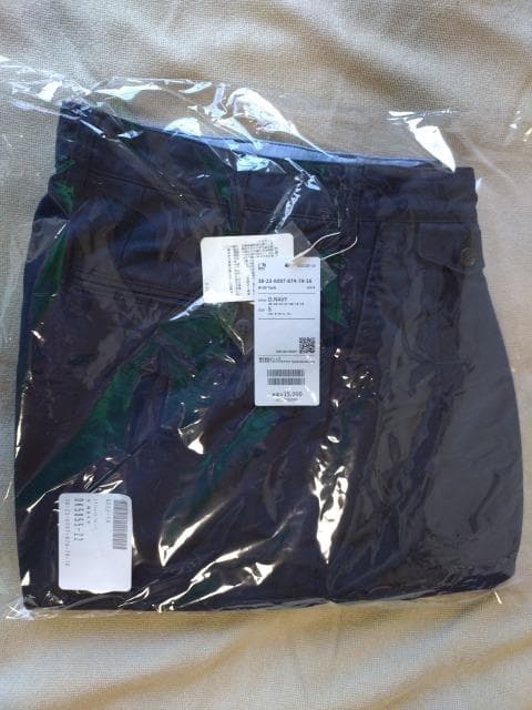 ビームスプラス　2プリーツパンツ　Sサイズ　ネイビー　定価：16,500円　新品