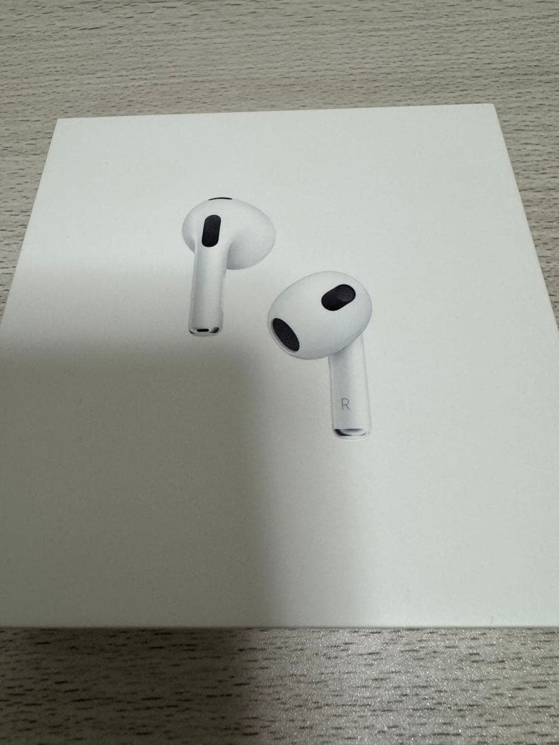 Apple AirPods 第3世代 Lightning充電ケース付き 新品